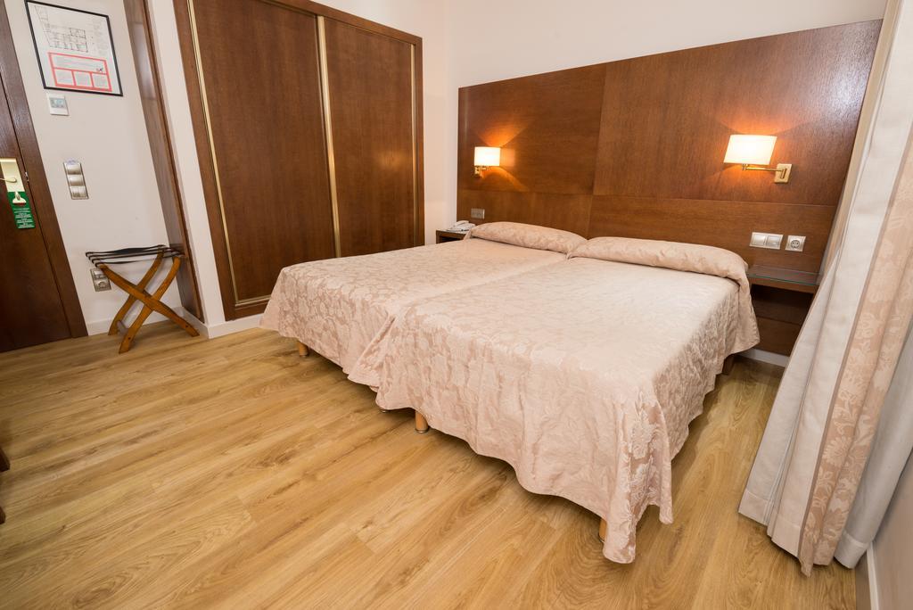 Ramon Berenguer IV Hotel Lleida Exterior photo